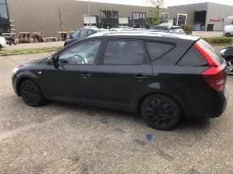 Kia Cee d Cee\'d Sporty Wagon (EDF) Combi 2007 / 2012 - 1.6 CVVT 16V Combi/o  Benzine 1.596cc 92kW (125pk) FWD 2009-06/2012-12 (EDF5PH; EDF5PI) G4FC picture 4