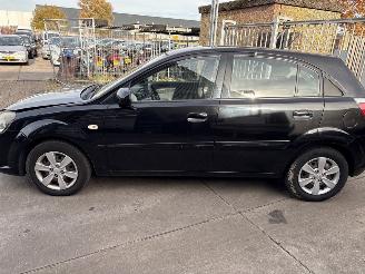 Kia Rio Rio II (DE) Hatchback 2005 / 2011 - 1.4 16V Hatchback  Benzine 1.399cc 71kW (97pk) FWD 2005-03/2011-12  G4EE picture 7