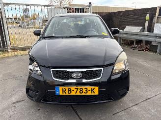 Kia Rio Rio II (DE) Hatchback 2005 / 2011 - 1.4 16V Hatchback  Benzine 1.399cc 71kW (97pk) FWD 2005-03/2011-12  G4EE picture 2