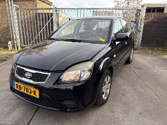uszkodzony samochody osobowe Kia Rio Rio II (DE) Hatchback 2005 / 2011 - 1.4 16V Hatchback  Benzine 1.399cc 71kW (97pk) FWD 2005-03/2011-12  G4EE 2011/11