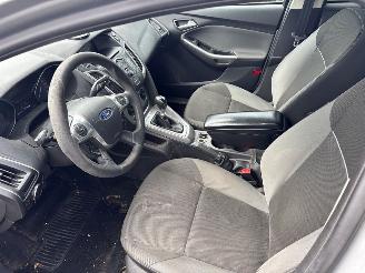 Ford Focus 1.6 TDCi - Focus 3 Wagon Combi 2010 / 2018 - 1.6 TDCi Combi/o  Diesel 1.560cc 85kW (116pk) FWD 2011-04/2018-05  T1DB picture 5