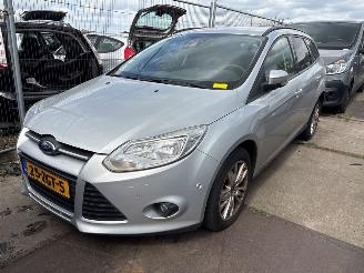 Damaged car Ford Focus 1.6 TDCi - Focus 3 Wagon Combi 2010 / 2018 - 1.6 TDCi Combi/o  Diesel 1.560cc 85kW (116pk) FWD 2011-04/2018-05  T1DB 2012/1