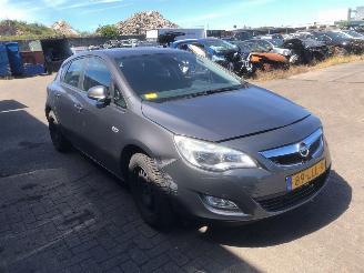 damaged passenger cars Opel Astra  2010/5