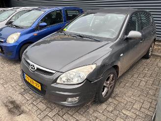 Hyundai I-30  picture 2