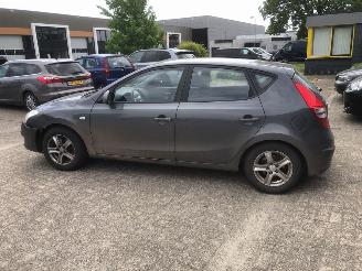 Hyundai I-30  picture 3