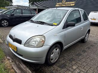 Coche accidentado Toyota Yaris Zonder Airco - Yaris (P1) Hatchback 1999 / 2005 - 1.0 16V VVT-i Hatchback  Benzine 998cc 50kW (68pk) FWD 1999-04/2005-09 (SCP10) 1SZFE 1999/5