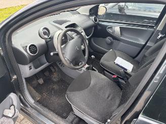 Peugeot 107  picture 7