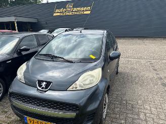 Schadeauto Peugeot 107  2011/8