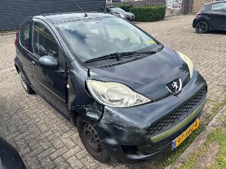 Peugeot 107  picture 2