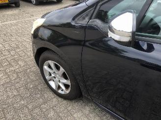 Peugeot 208  picture 4