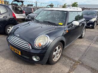 Coche accidentado Mini Mini Mini (R56) Hatchback 2006 / 2013 - 1.6 16V Cooper Hatchback  Benzine 1.598cc 88kW (120pk) FWD 2006-10/2012-02 (MF31; MF32; MF33) N12B16A 2008/4