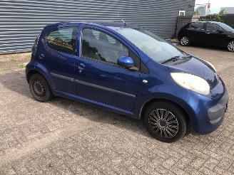 Citroën C1 C1 Hatchback 2005 / 2014 - 1.0 12V Hatchback  Benzine 998cc 50kW (68pk) FWD 2005-06/2014-09 (PMCFA; PMCFB; PNCFA; PNCFB) 1KRFE; CFB; 384F; CFA picture 3