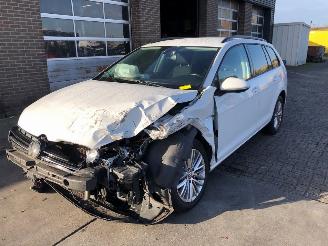 Voiture accidenté Volkswagen Golf Automaat - Golf VII Variant (AUVV) Combi 2013 - 1.2 TSI BlueMotion 16V Combi/o  Benzine 1,197cc 77kW (105pk) FWD 2013-04/2020-08  CJZA 2014/7