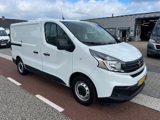 krockskadad bil bedrijf Fiat Talento 2.0 MJ 107KW AIRCO KLIMA NAVI EURO6 2021/5