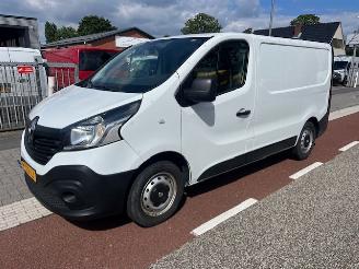 krockskadad bil bedrijf Renault Trafic 1.6 DCI 70KW L1H1 AIRCO KLIMA EURO6 2018/8