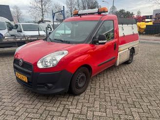 krockskadad bil bedrijf Fiat Doblo 1.6 MJ 66KW KIPPER  AIRCO KLIMA AUT. 2015/3