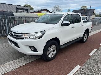 krockskadad bil bedrijf Toyota Hilux 2.4 D-4D 110KW AUTOM. DOUBLE CAB. KLIMA 4WD EURO6 2019/6