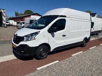 krockskadad bil bedrijf Renault Trafic 1.6 DCI 92KW L2H2  LAADKLEP LBW KLIMA EURO6 2017/9