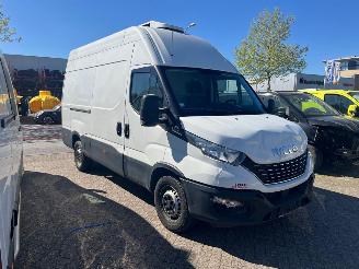 skadebil bedrijf Iveco Daily 35S16 2.3D HIMATIC AUTOM.  KOELING KUHLUNG! 2021/8