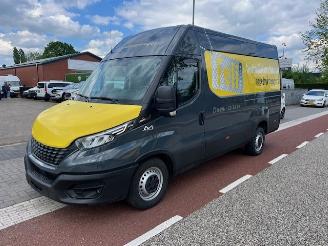 krockskadad bil bedrijf Iveco Daily 35S18 3.0D 132KW HIMATIC AUTOM.  L2H2 AIRCO KLIMA EURO6 2021/4