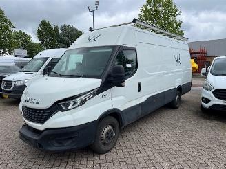 krockskadad bil bedrijf Iveco Daily 35S18 3.0d  132kw  HIMATIC AUT. MAXI L4H2 EURO6 2021/12