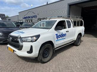 krockskadad bil bedrijf Toyota Hilux 2.4 D-4D 110KW EXTRA CAB. AIRCO KLIMA 4WD 2021/5