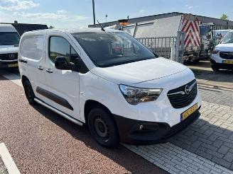 krockskadad bil bedrijf Opel Combo 1.5d 75kw  AIRCO KLIMA SCHUIFDEUR EURO6 2023/1