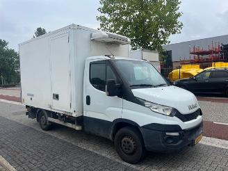 krockskadad bil bedrijf Iveco Daily 35S13 2.3D 93KW THERMO KING KUHLKOFFER KOELING LAADKLEP 2016/11