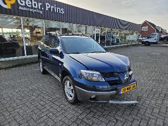 uszkodzony samochody osobowe Mitsubishi Outlander 2.4 16V 4x4 SUV  Benzine 2.378cc 118kW (160pk) 4x4 2004/1