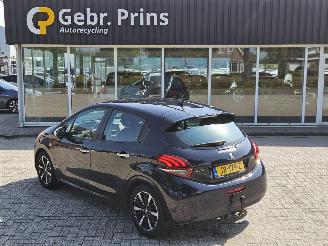 uszkodzony samochody osobowe Peugeot 208 1.2 Vti 12V PureTech 82 Hatchback  Benzine 1.199cc 60kW (82pk) FWD 2016/5