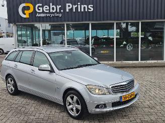 Vaurioauto  passenger cars Mercedes C-klasse 2.2 C-200 CDI 16V . Combi/o  Diesel 2.148cc 100kW (136pk) RWD 2008/3