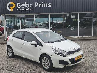 Coche accidentado Kia Rio 1.2 CVVT 16V Hatchback  Benzine 1.248cc 63kW (86pk) FWD 2014/3