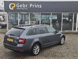 Schadeauto Skoda Octavia 1.6 TDI 16V Combi/o 4Dr Diesel 1.598cc 85kW (116pk) FWD 2019/7