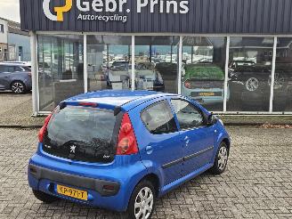 Damaged car Peugeot 107 1.0 12V Hatchback  Benzine 998cc 50kW (68pk) FWD 2011/7