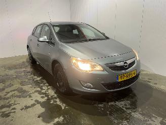 Vaurioauto  passenger cars Opel Astra 1.4 Turbo 16V Hatchback 4Dr Benzine 1.364cc 88kW (120pk) FWD 2011/6