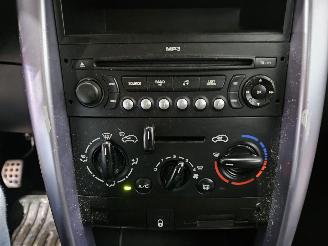 Peugeot 207 1.6 16V Cabrio  Benzine 1.598cc 88kW (120pk) FWD picture 12