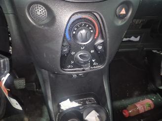 Toyota Aygo 1.0 12V VVT-i Hatchback  Benzine 998cc 51kW (69pk) FWD picture 8