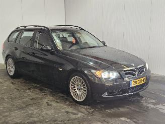 Damaged car BMW 3-serie 318i 16V Combi/o  Benzine 1.995cc 95kW (129pk) RWD 2007/5