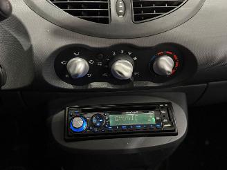 Renault Twingo 1.2 16V Hatchback 2Dr Benzine 1.149cc 55kW (75pk) FWD picture 11