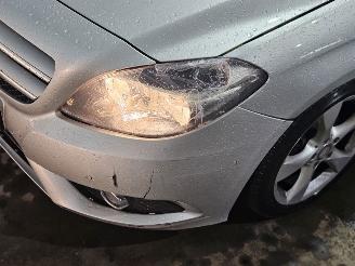 Mercedes B-klasse 1.5 B-180 CDI,d 16V Hatchback  Diesel 1.461cc 80kW (109pk) FWD picture 4