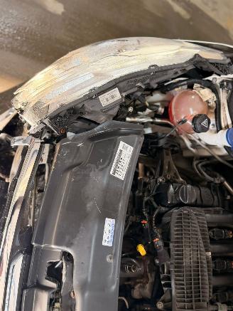 Peugeot 208 1.2 Vti 12V PureTech 82 Hatchback  Benzine 1.199cc 60kW (82pk) FWD picture 13