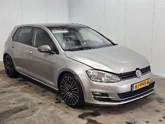 damaged passenger cars Volkswagen Golf 1.2 TSI 16V Hatchback  Benzine 1.197cc 63kW (86pk) FWD 2013/10