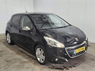 uszkodzony samochody osobowe Peugeot 208 1.2 Vti 12V PureTech Hatchback  Benzine 1.199cc 61kW (83pk) FWD 2019/10