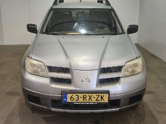 Mitsubishi Outlander 2.0 16V 4x2 SUV  Benzine 1.997cc 100kW (136pk) FWD picture 4