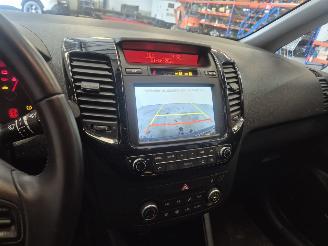 Kia Venga 1.4 CVVT 16V MPV  Benzine 1.396cc 66kW (90pk) FWD picture 11