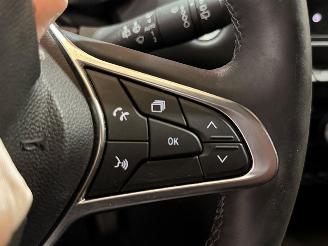 Renault Captur E-TECH HYBRID picture 18