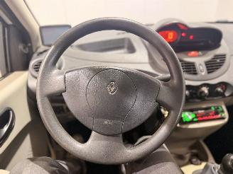 Renault Twingo 1.2 Hatchback picture 13