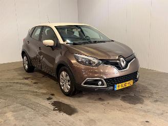 Renault Captur 1.2 TCE 16V EDC SUV picture 5