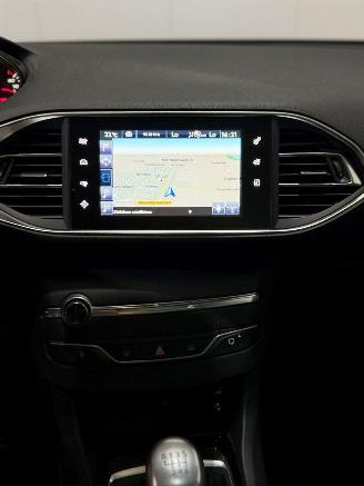 Peugeot 308 1.6 BlueHDI Blue Lease Executive picture 14