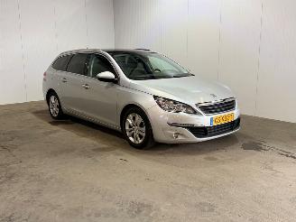 damaged passenger cars Peugeot 308 1.6 BlueHDI Blue Lease Executive 2015/8